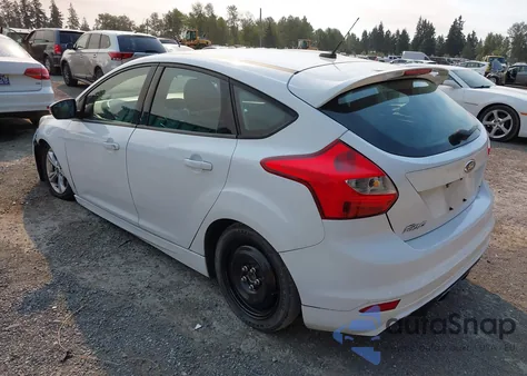2013 Ford Focus Se z USA, uszkodzony, nr VIN 1FADP3K22DL108272